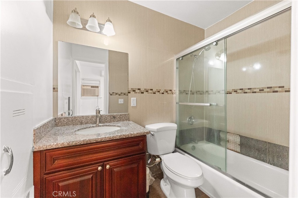 220 E Hellman