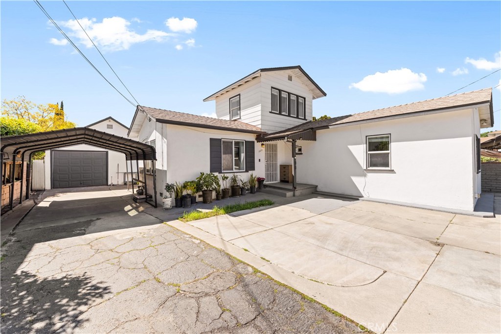 220 E Hellman