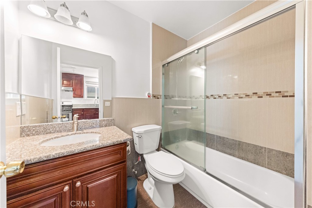 220 E Hellman