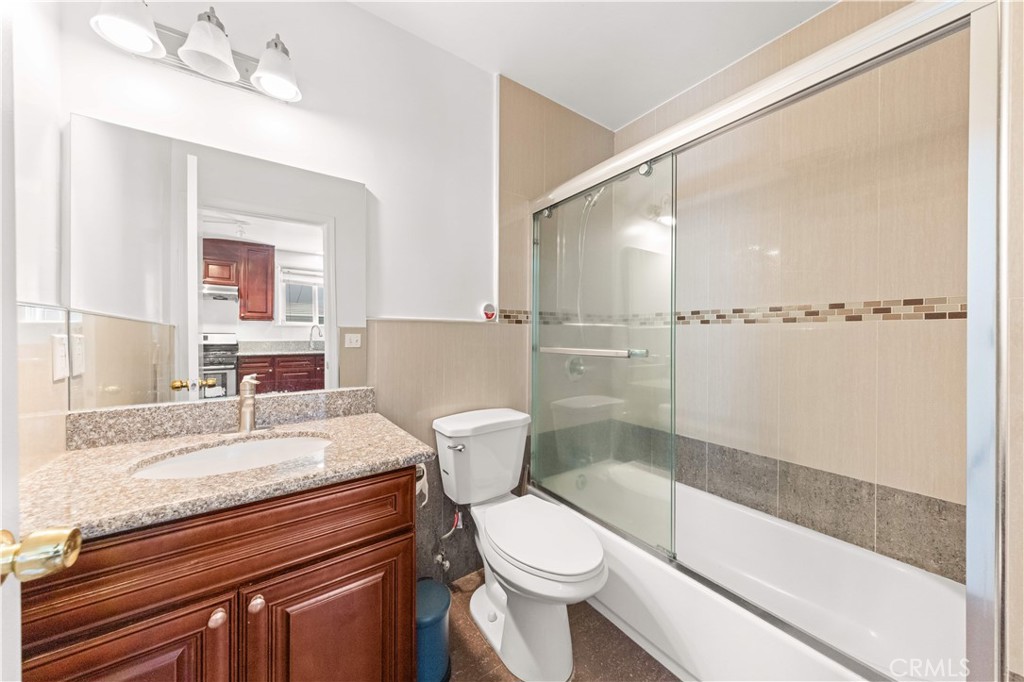 220 E Hellman
