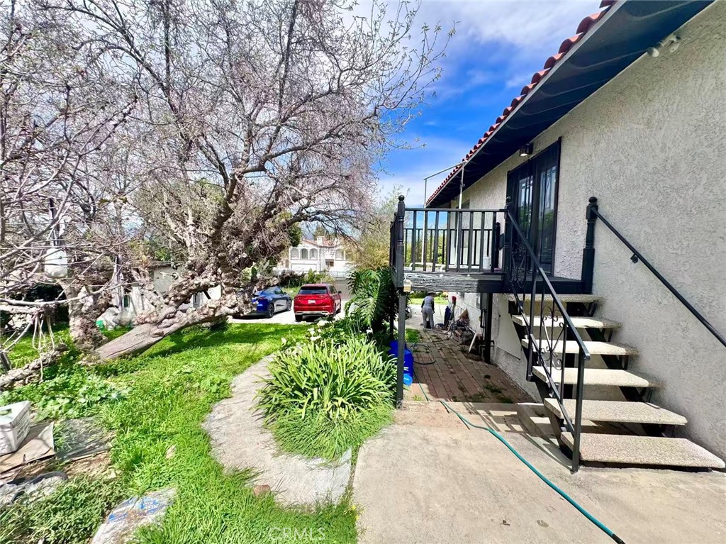 13720 lomitas Avenue