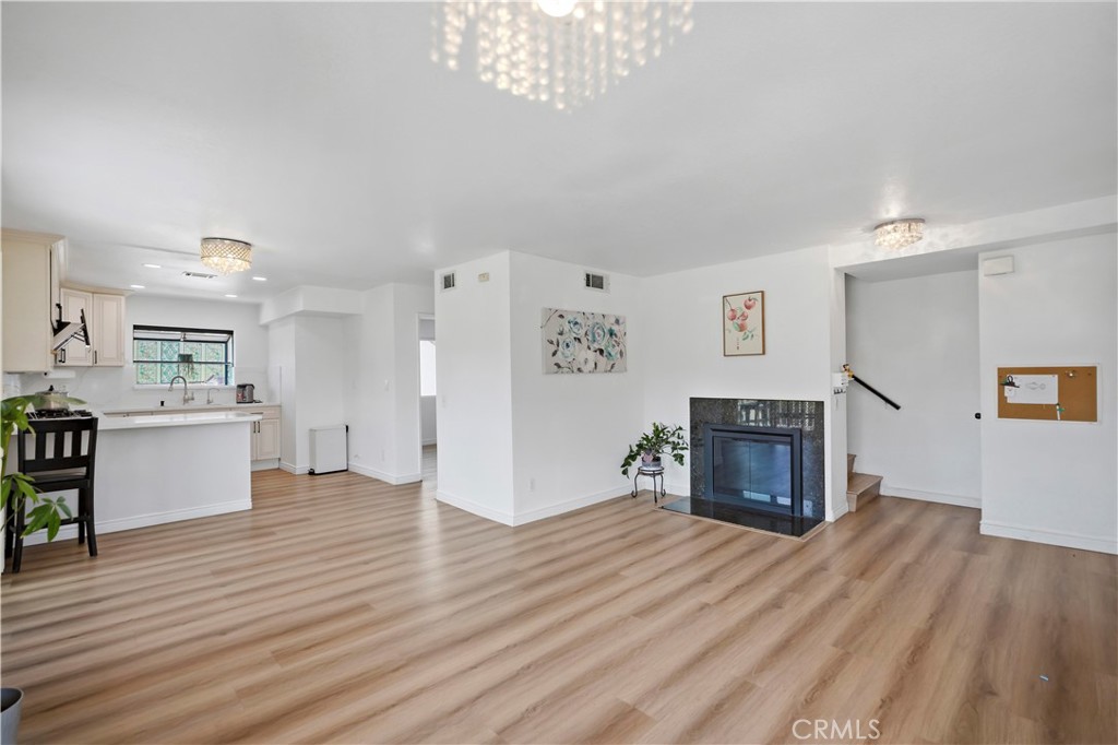 516 N Moore Ave A