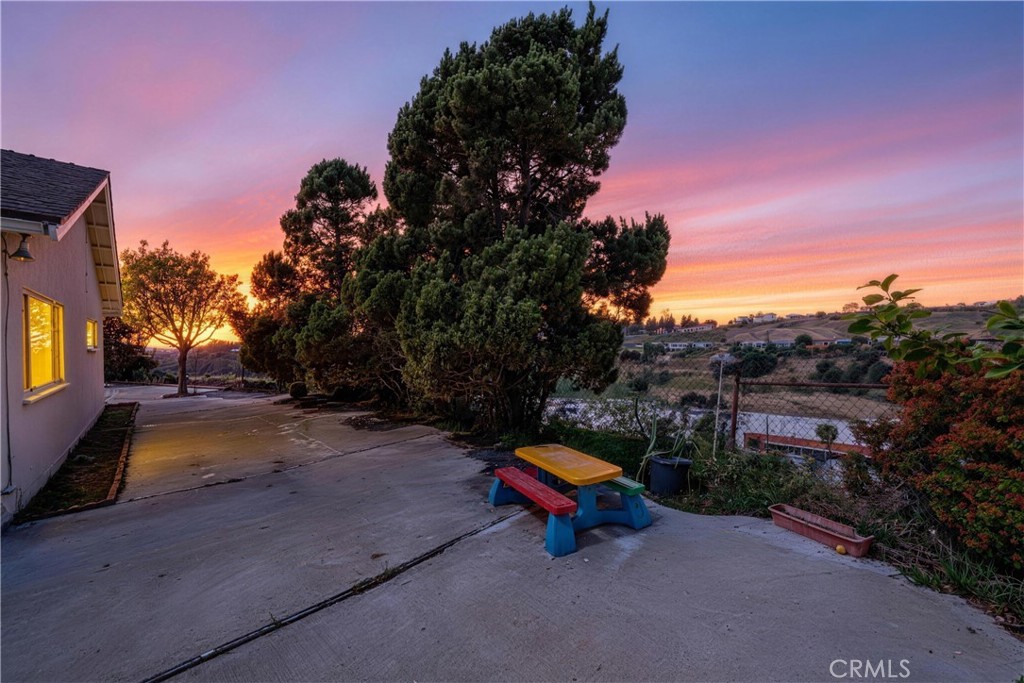 1087 Ridgecrest