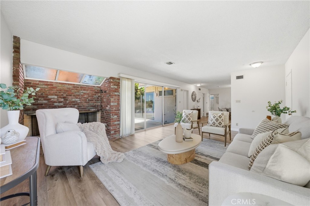 1087 Ridgecrest