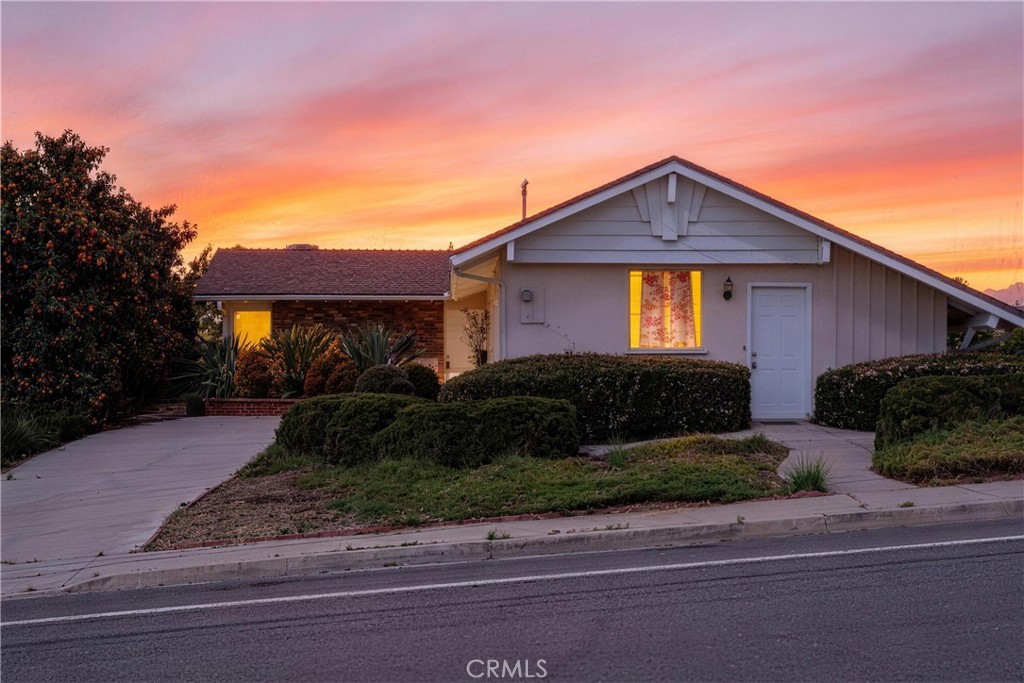 1087 Ridgecrest