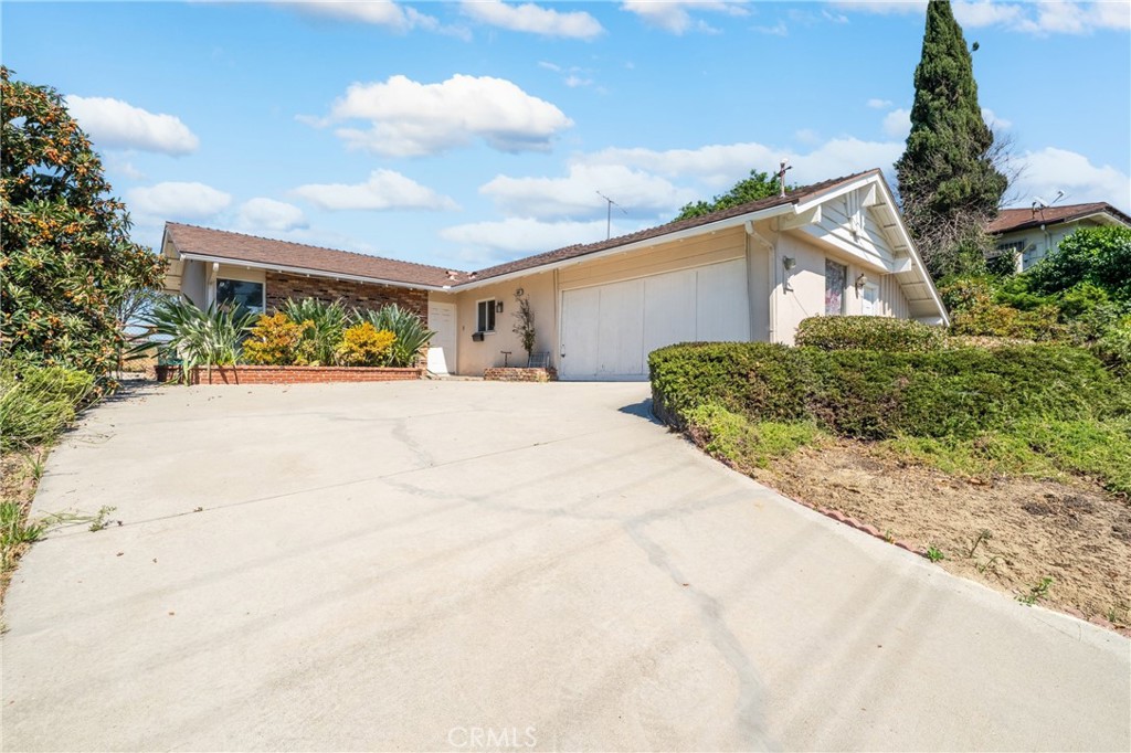 1087 Ridgecrest