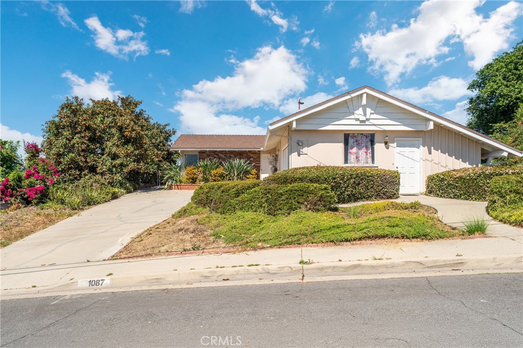 1087 Ridgecrest