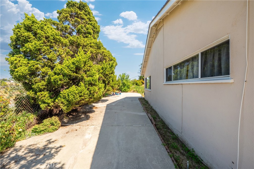1087 Ridgecrest