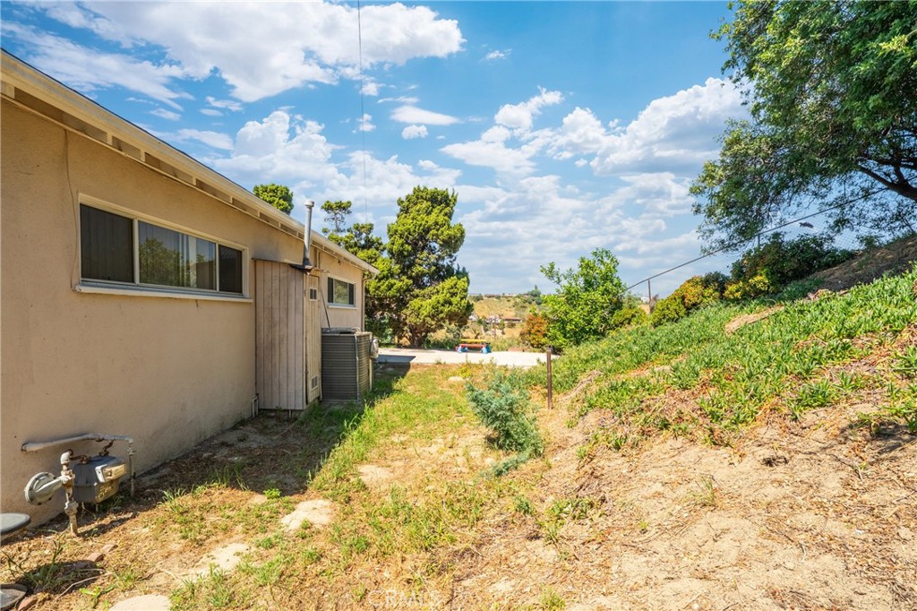 1087 Ridgecrest
