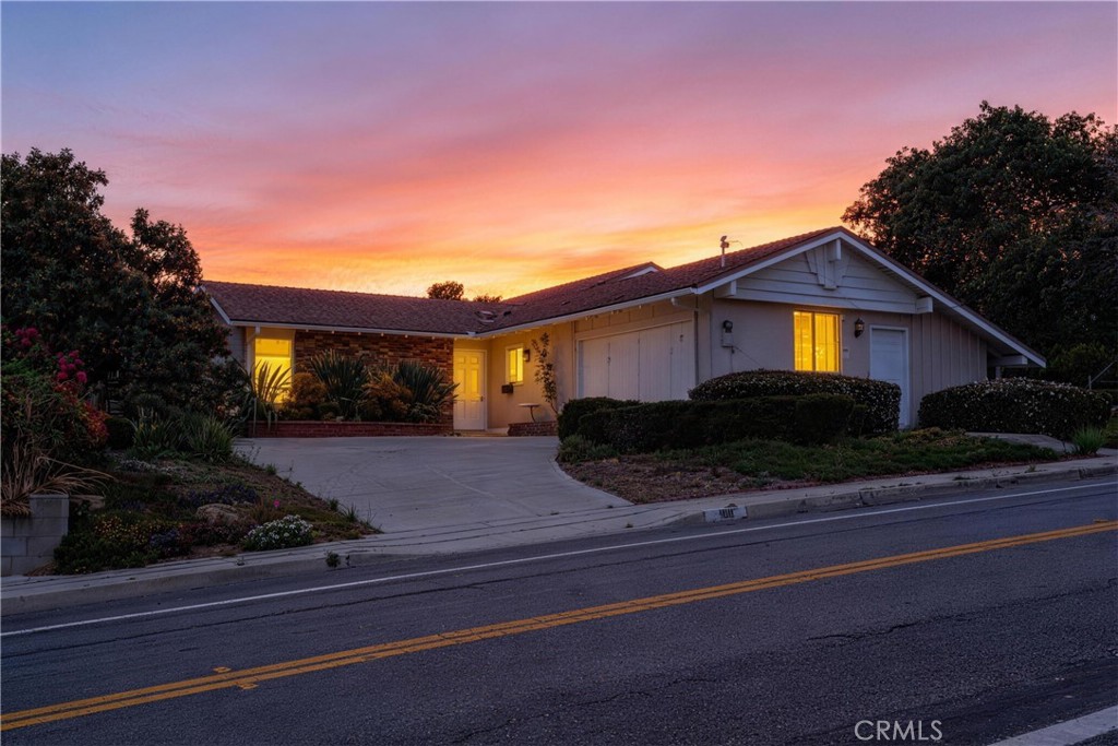 1087 Ridgecrest