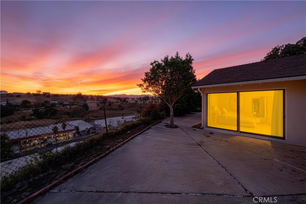 1087 Ridgecrest
