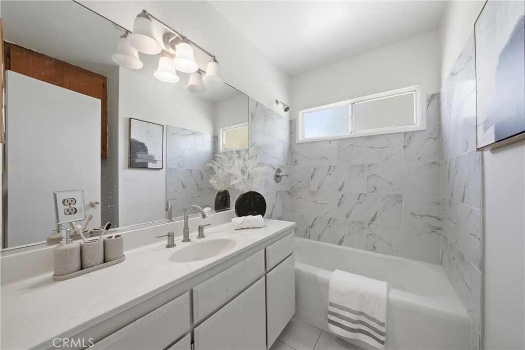1087 Ridgecrest