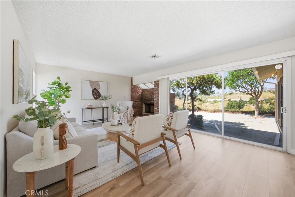 1087 Ridgecrest