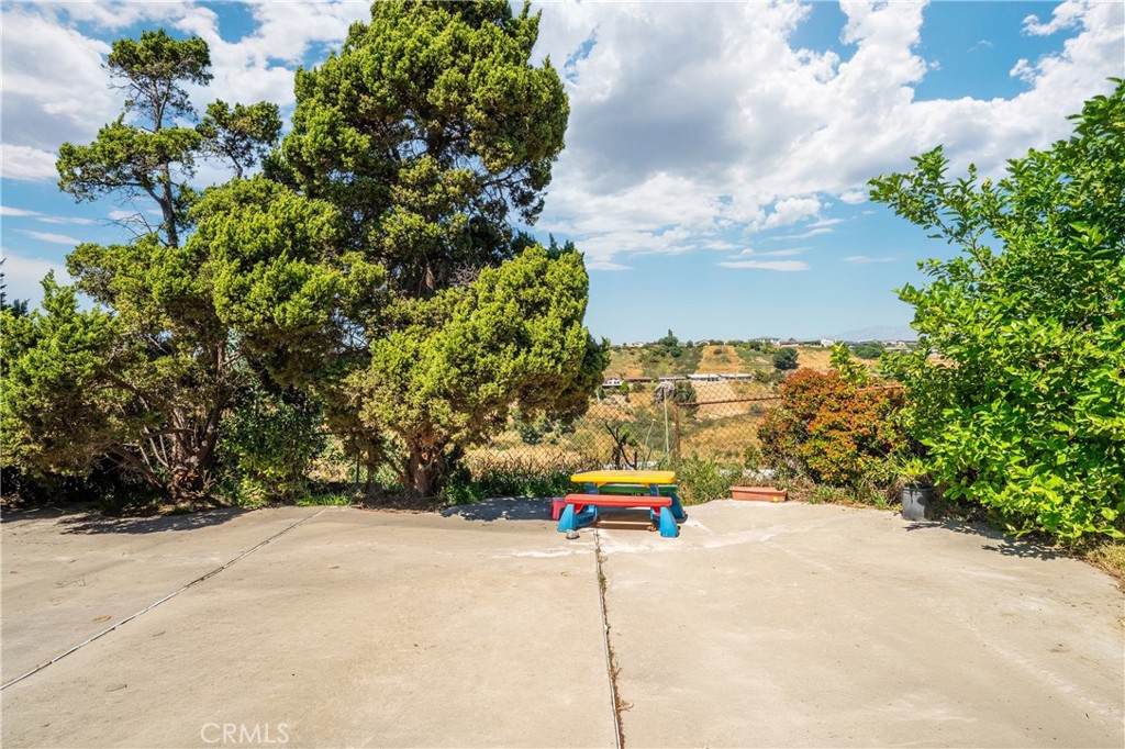 1087 Ridgecrest