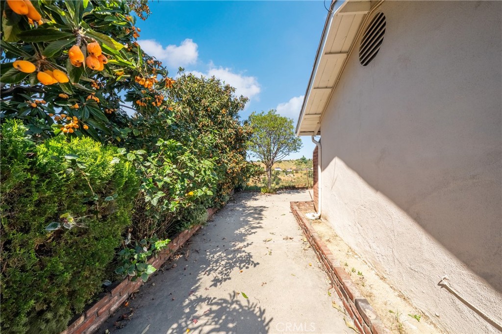 1087 Ridgecrest
