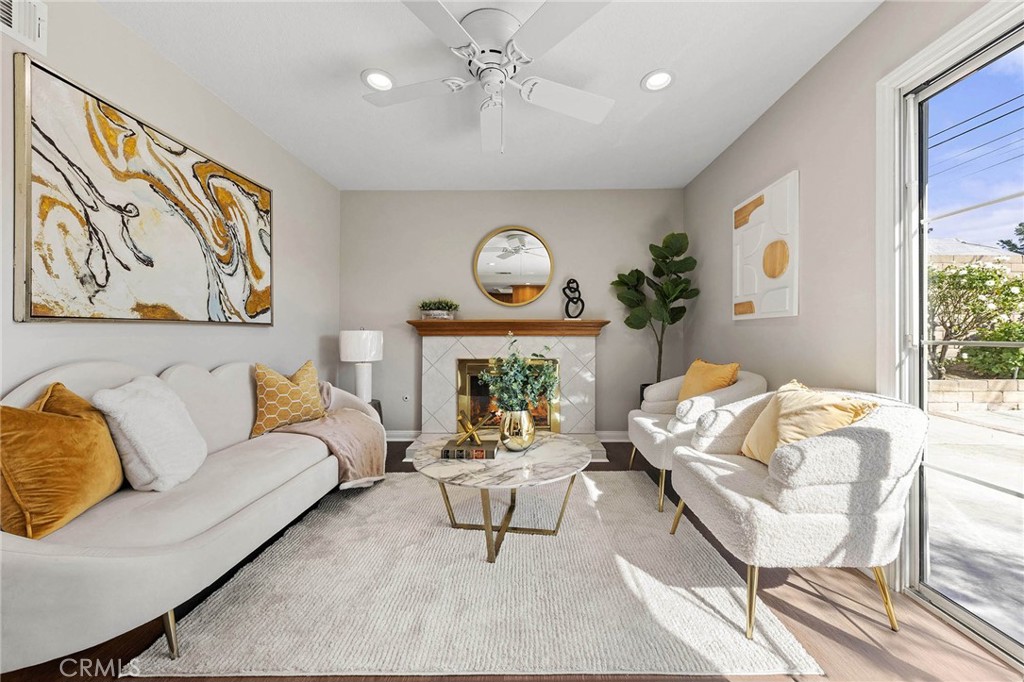 3028 E Vermillion