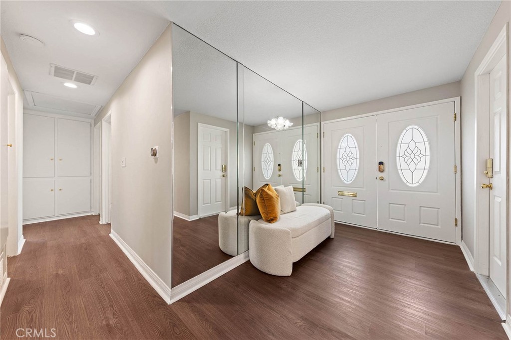 3028 E Vermillion