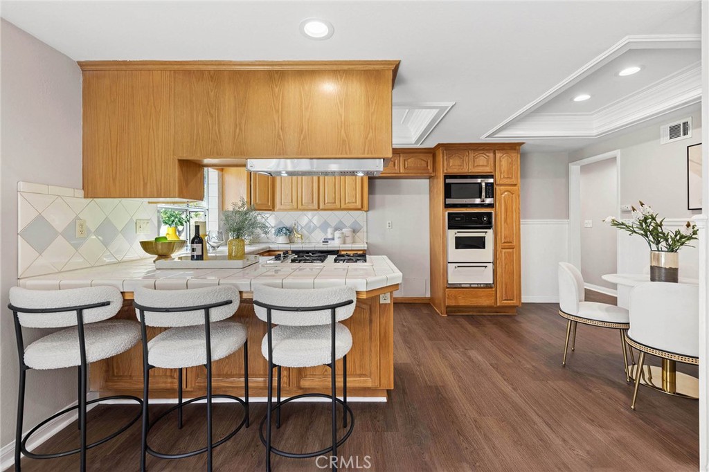 3028 E Vermillion