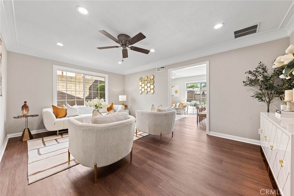 3028 E Vermillion