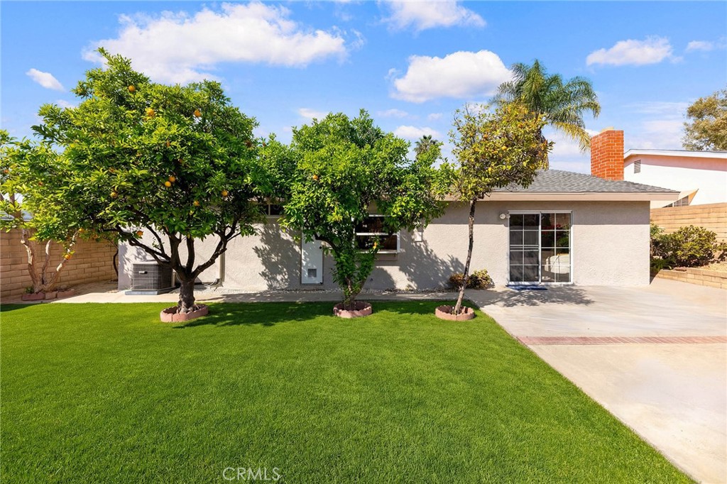 3028 E Vermillion