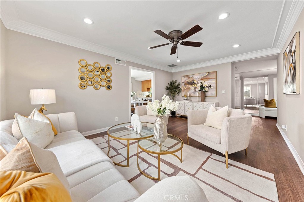 3028 E Vermillion
