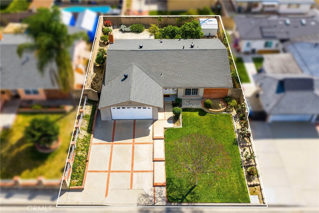 3028 E Vermillion