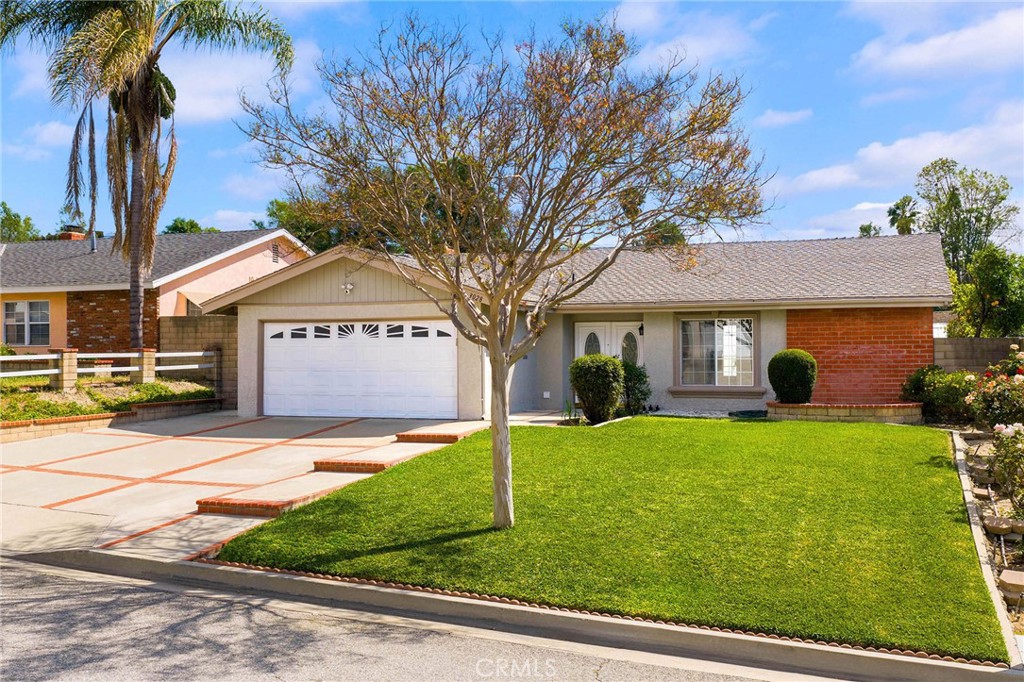 3028 E Vermillion