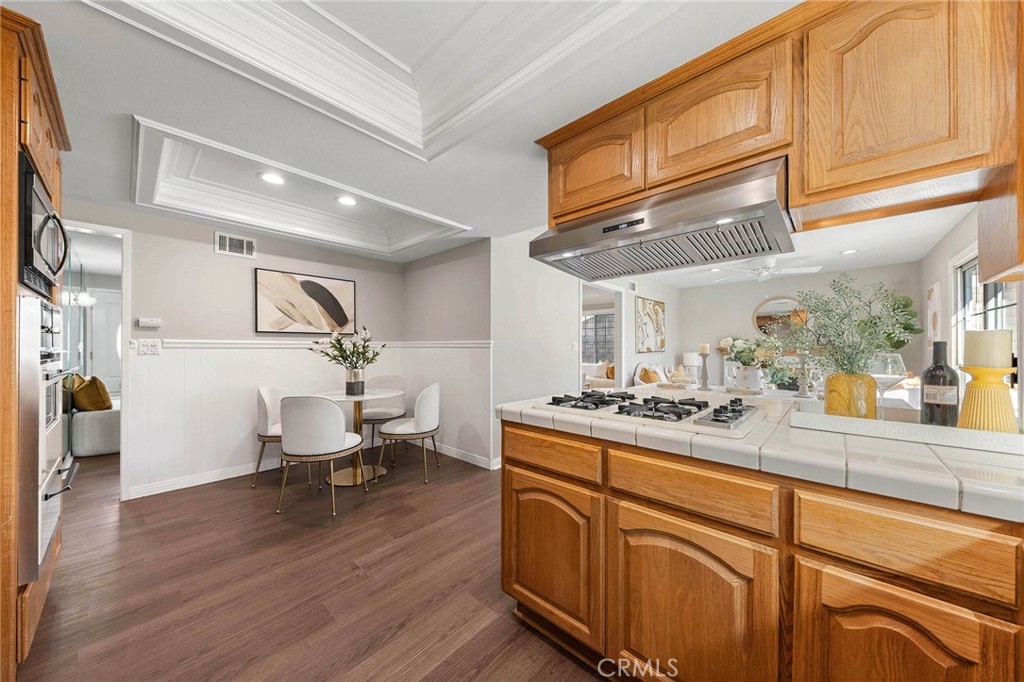 3028 E Vermillion