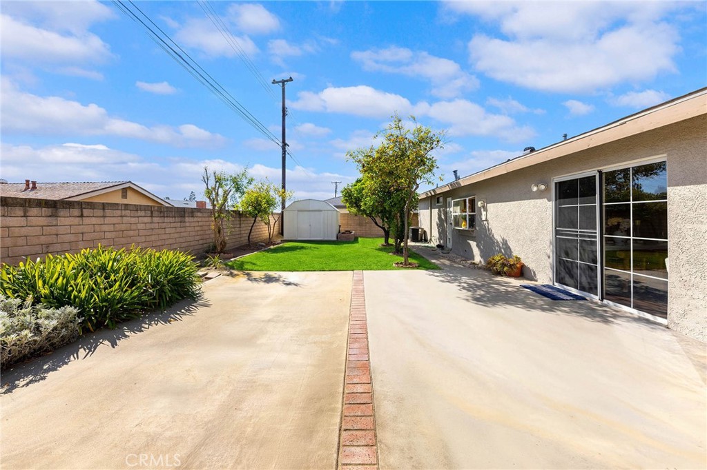 3028 E Vermillion