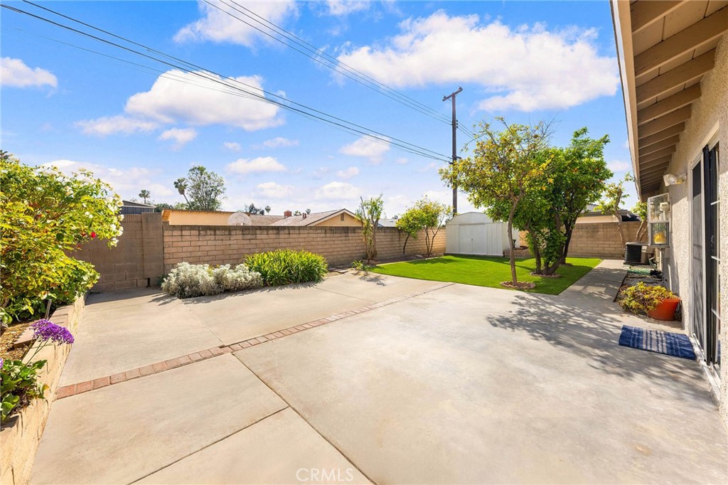 3028 E Vermillion