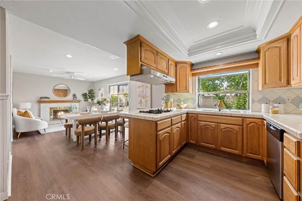 3028 E Vermillion