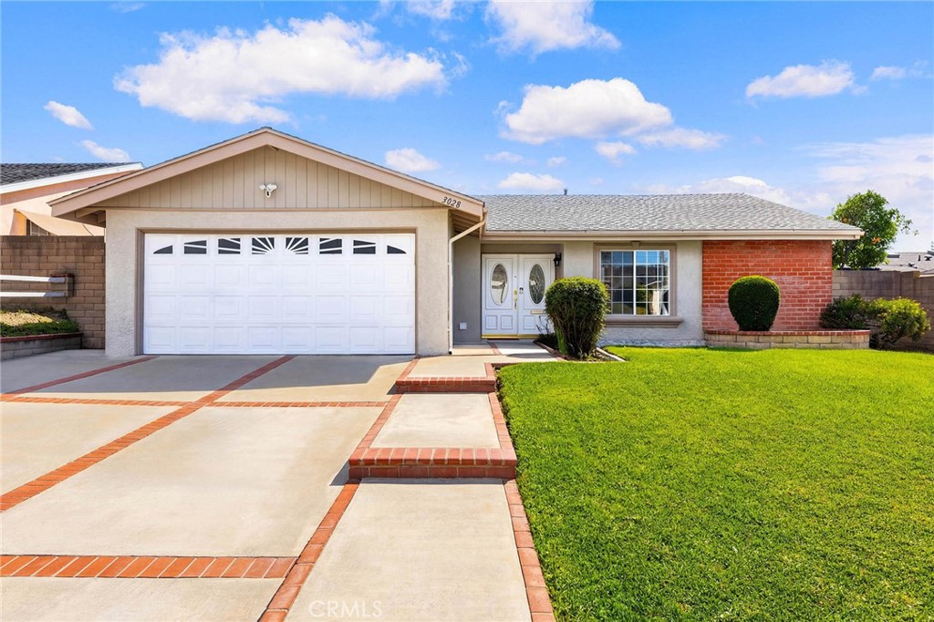 3028 E Vermillion