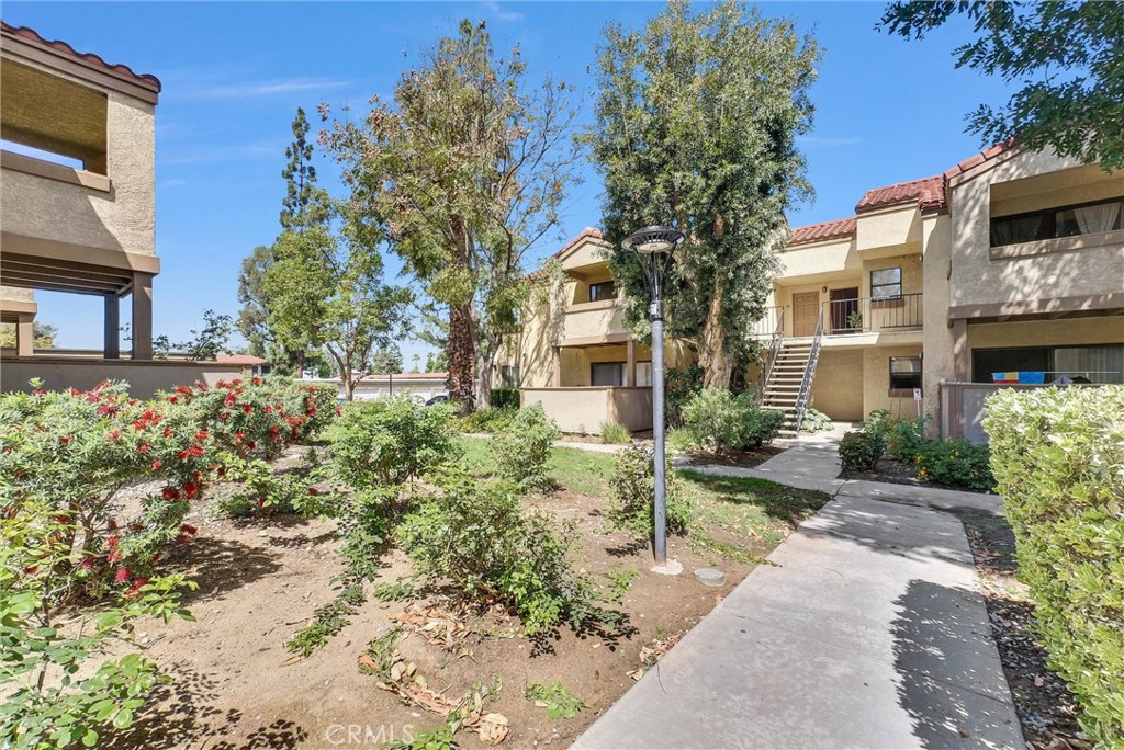 1136 W Blaine Street 203