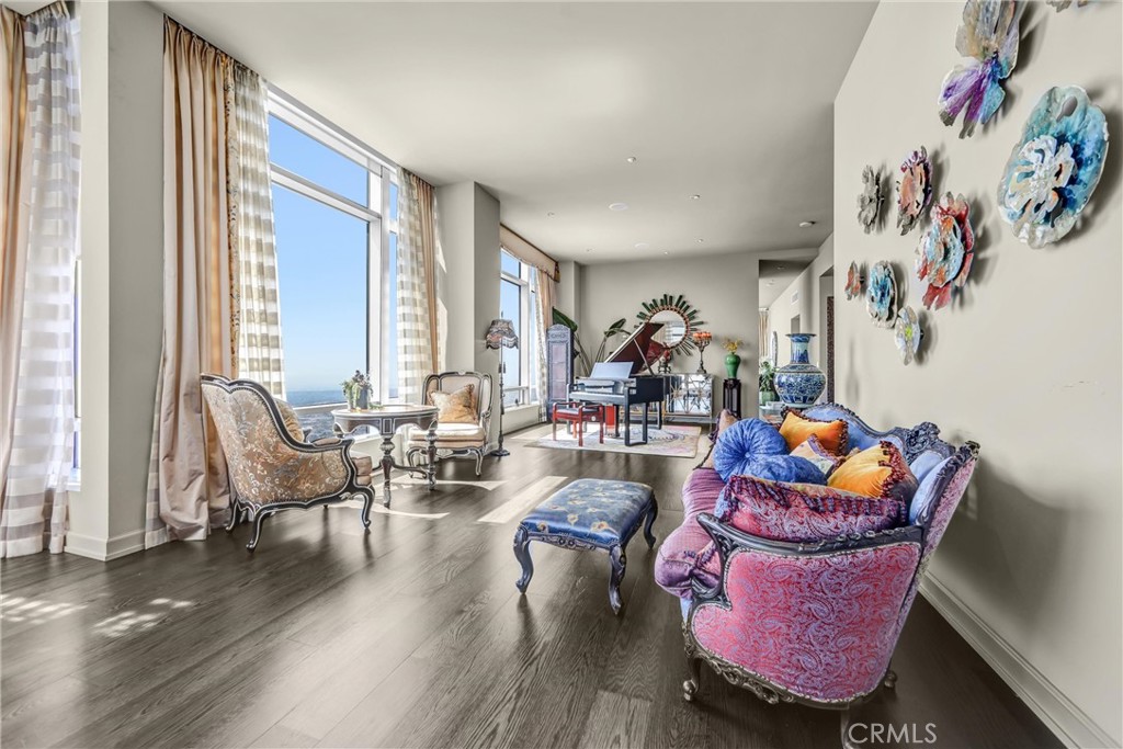 900 W Olympic Boulevard 50A