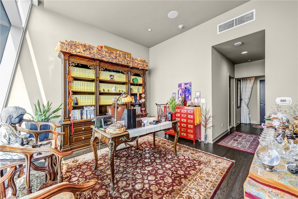 900 W Olympic Boulevard 50A