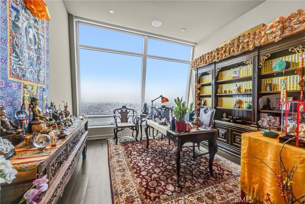 900 W Olympic Boulevard 50A