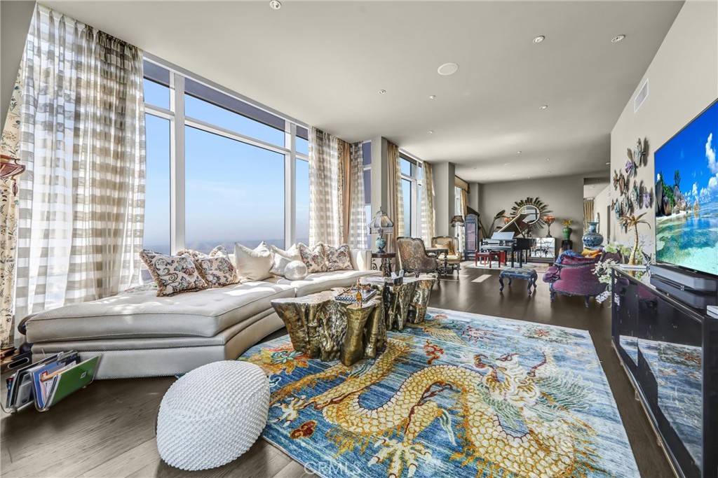 900 W Olympic Boulevard 50A