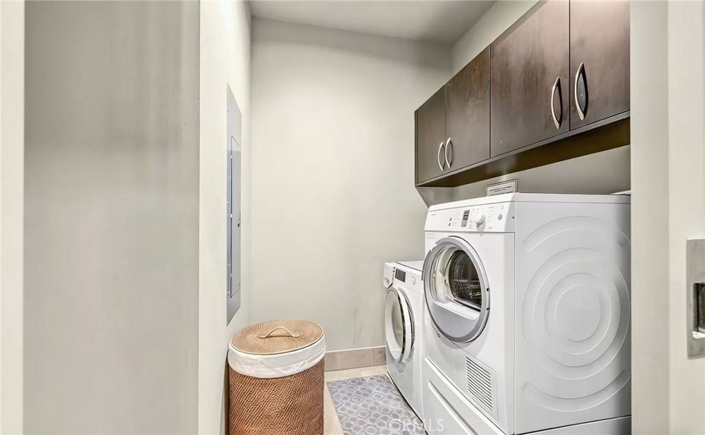 900 W Olympic Boulevard 50A