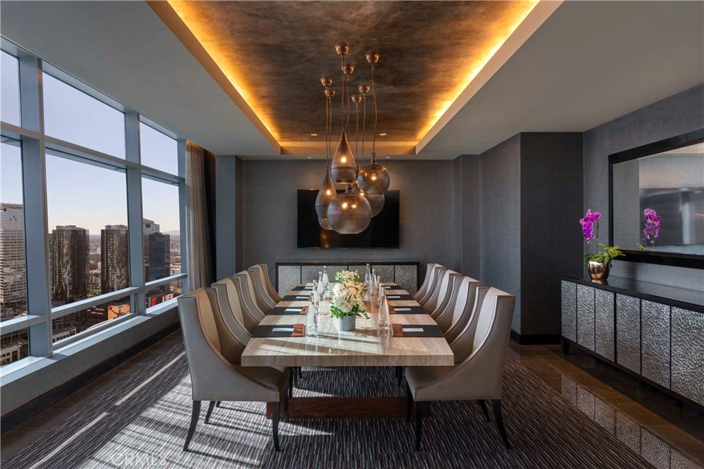 900 W Olympic Boulevard 50A