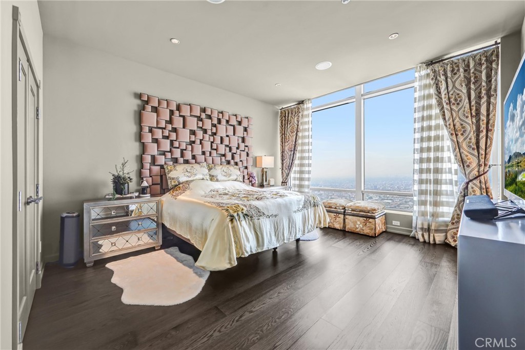 900 W Olympic Boulevard 50A