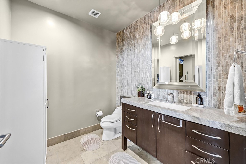 900 W Olympic Boulevard 50A