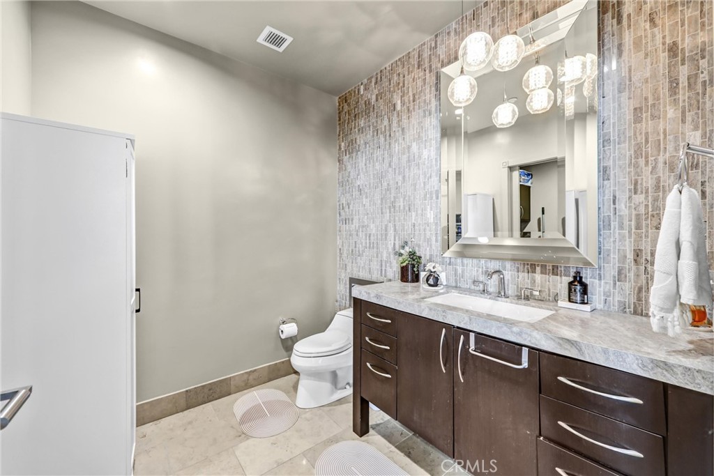 900 W Olympic Boulevard 50A