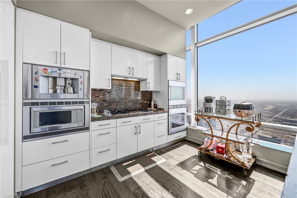 900 W Olympic Boulevard 50A