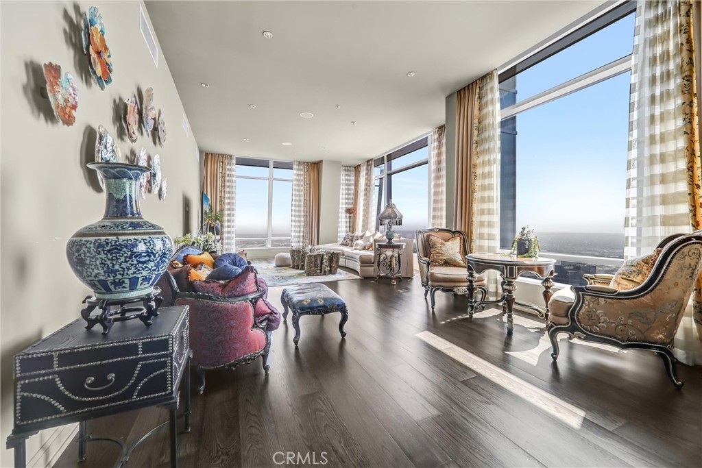 900 W Olympic Boulevard 50A