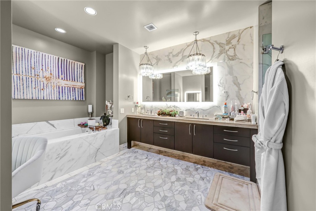 900 W Olympic Boulevard 50A