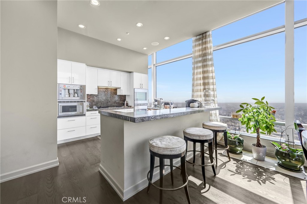 900 W Olympic Boulevard 50A