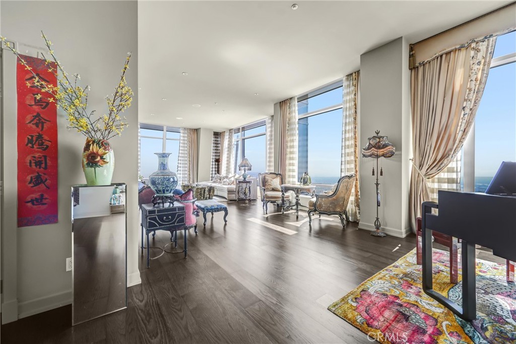 900 W Olympic Boulevard 50A