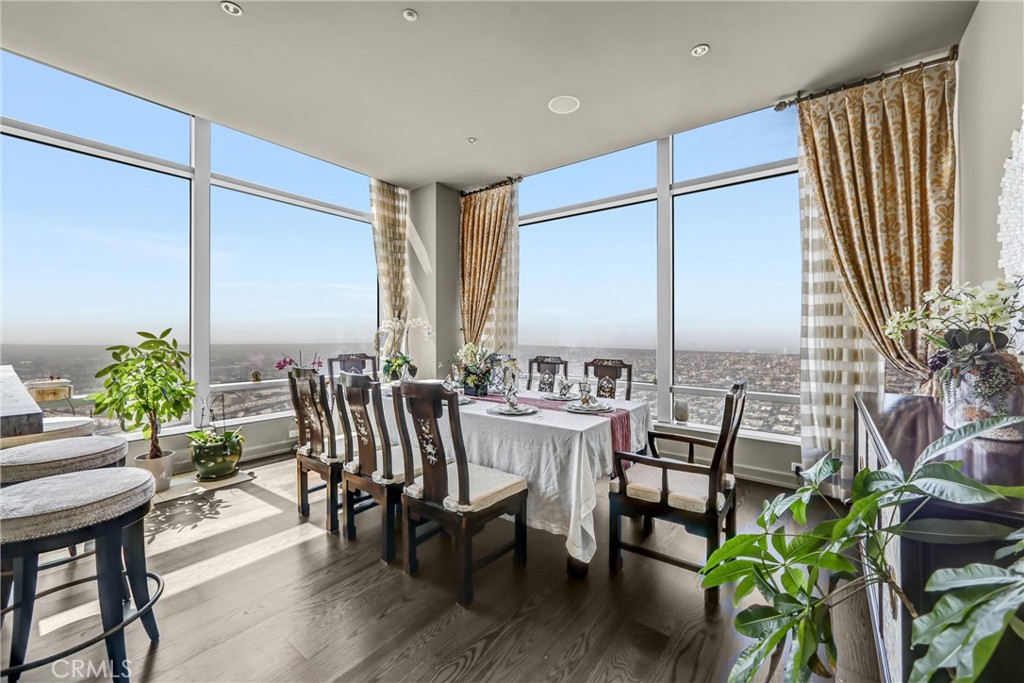 900 W Olympic Boulevard 50A