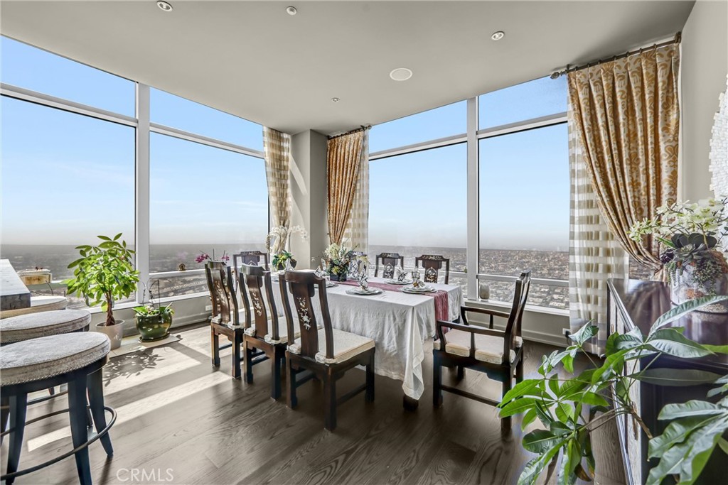 900 W Olympic Boulevard 50A