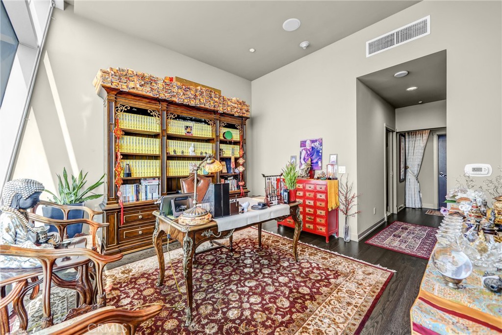 900 W Olympic Boulevard 50A